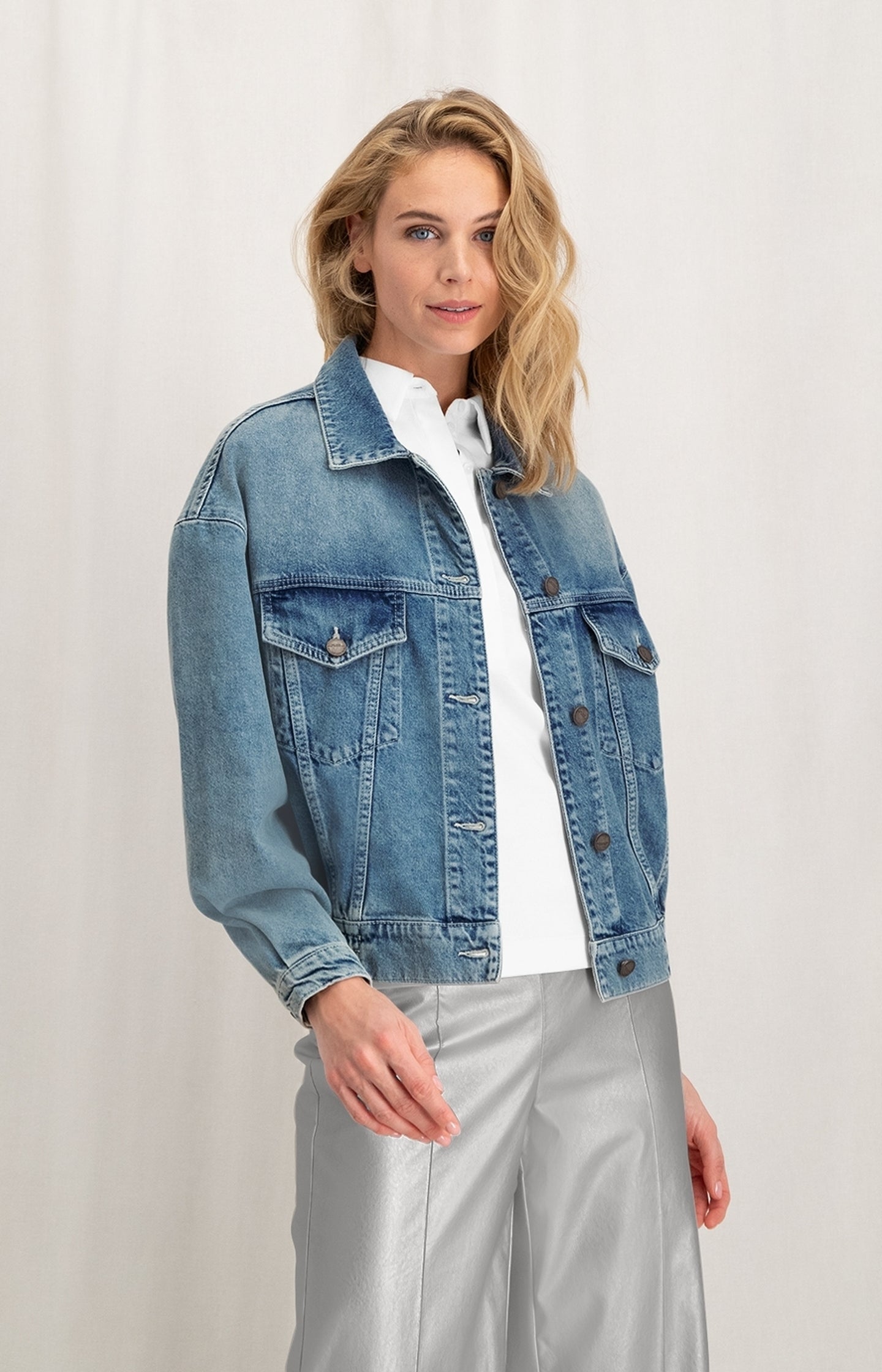 Bomber denim jacket with long sleeves, buttons and pockets