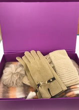 Load image into Gallery viewer, LUXURY GIFT HAT SCARF GLOVE BOX SET
