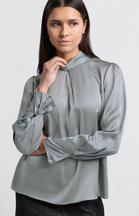 Blouse with pleats and turtleneck - Type: lookbook