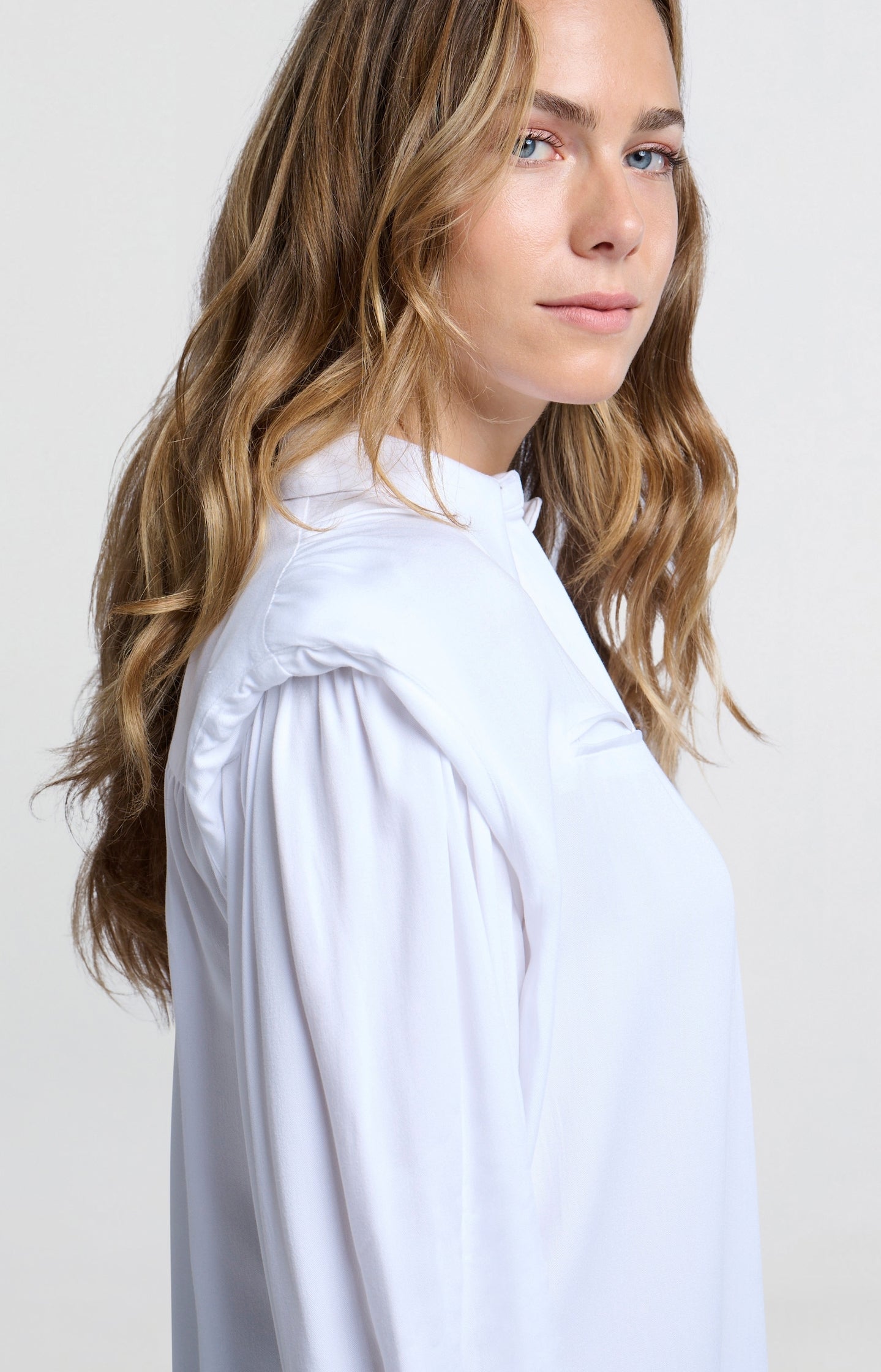 Blouse with long sleeves, buttons and shoulder pads