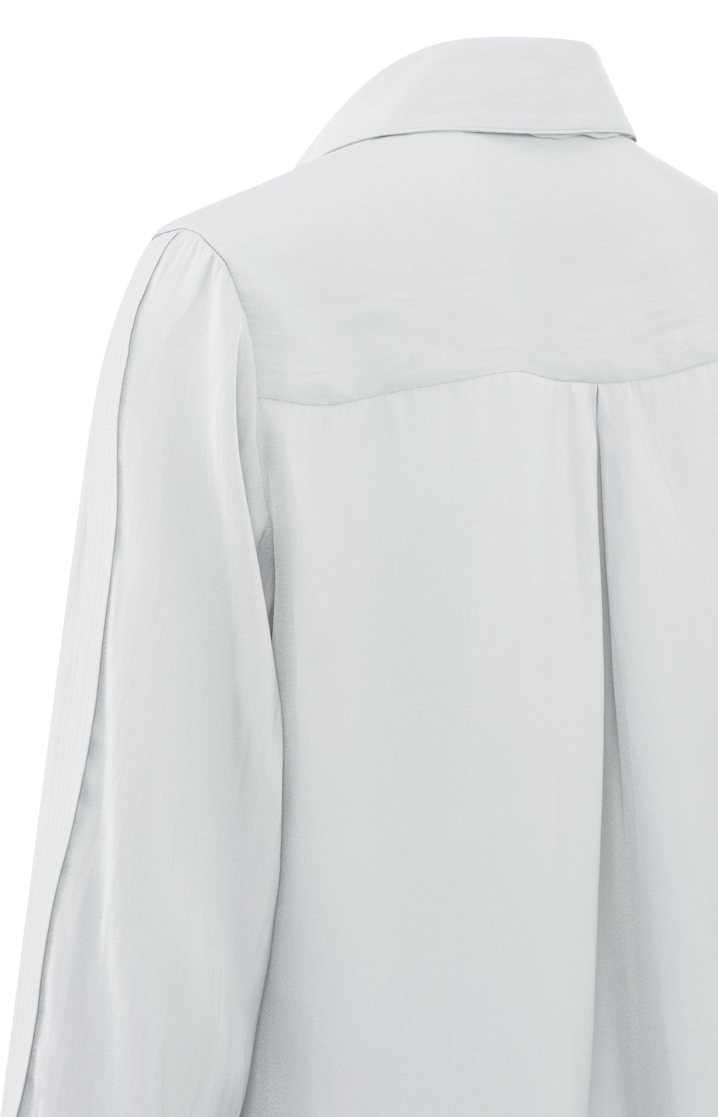 Blouse with long sleeves, classic collar and pleat details