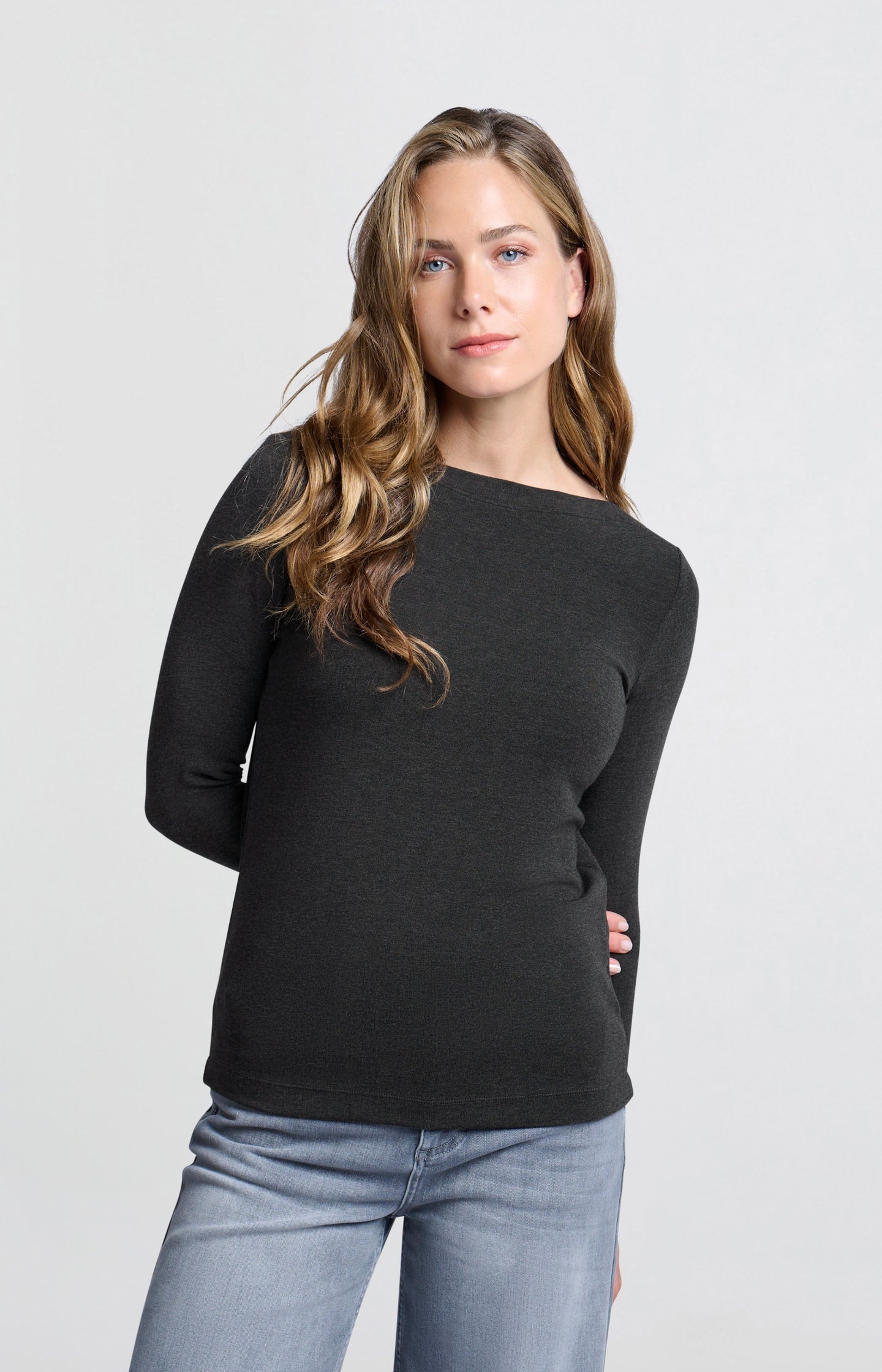 Boat neck top with long sleeves and fitted fit