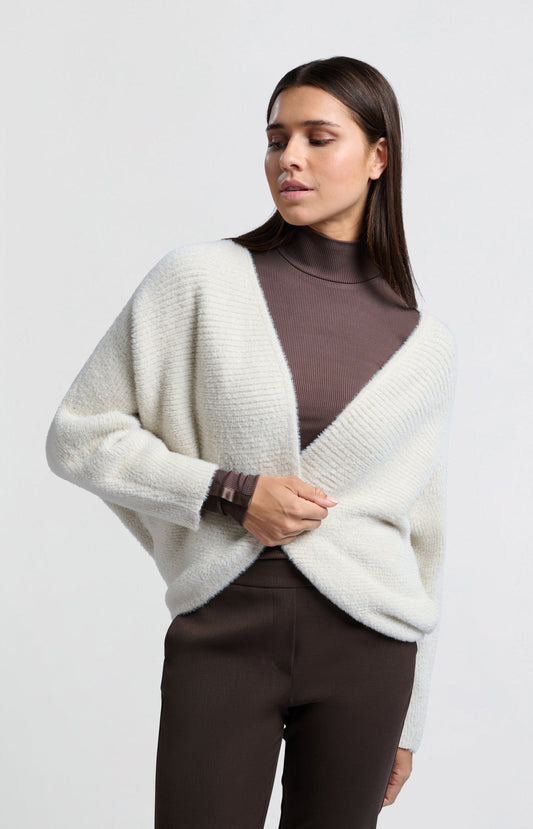 Fluffy ribbed bolero with round opening