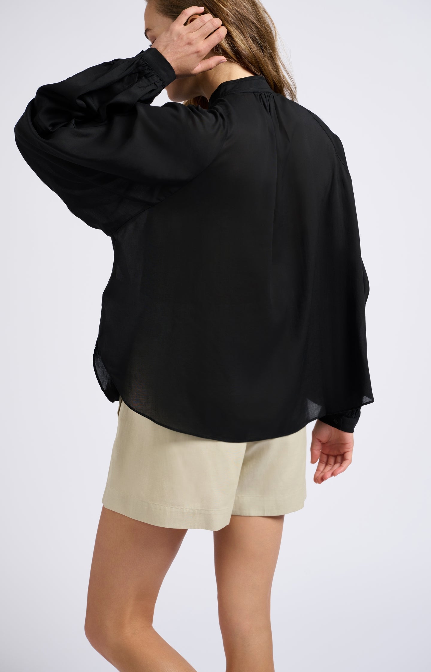 Oversized blouse with V-neck, big balloon sleeves and button - Black