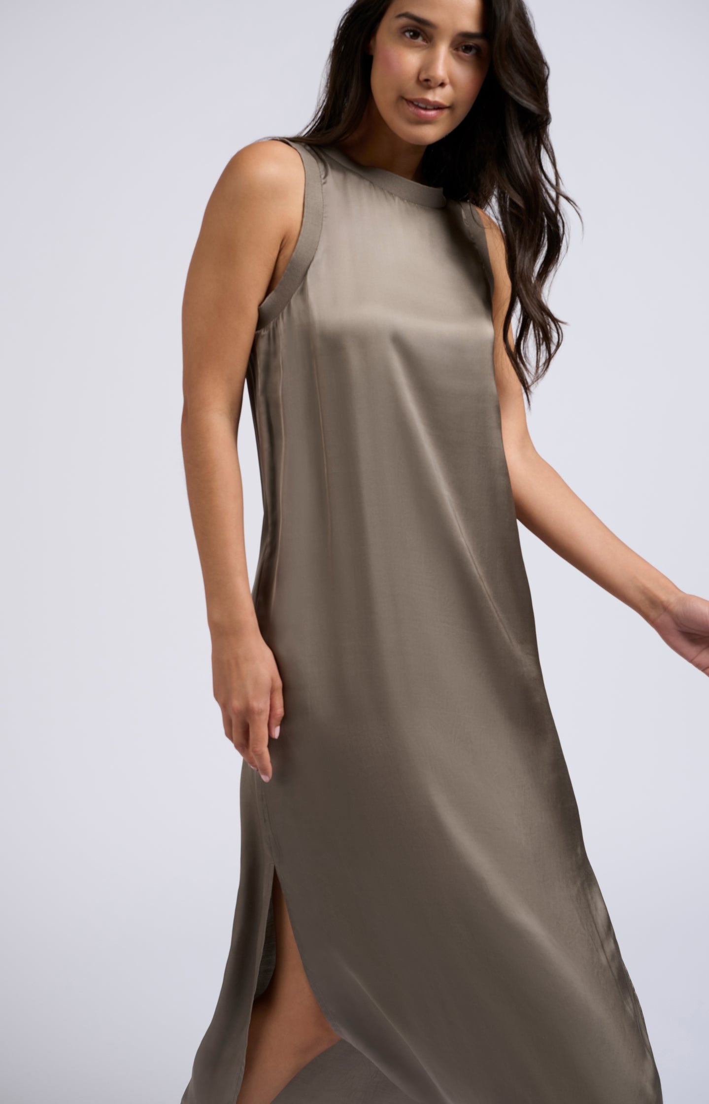 Satin sleeveless dress with ribbed detail