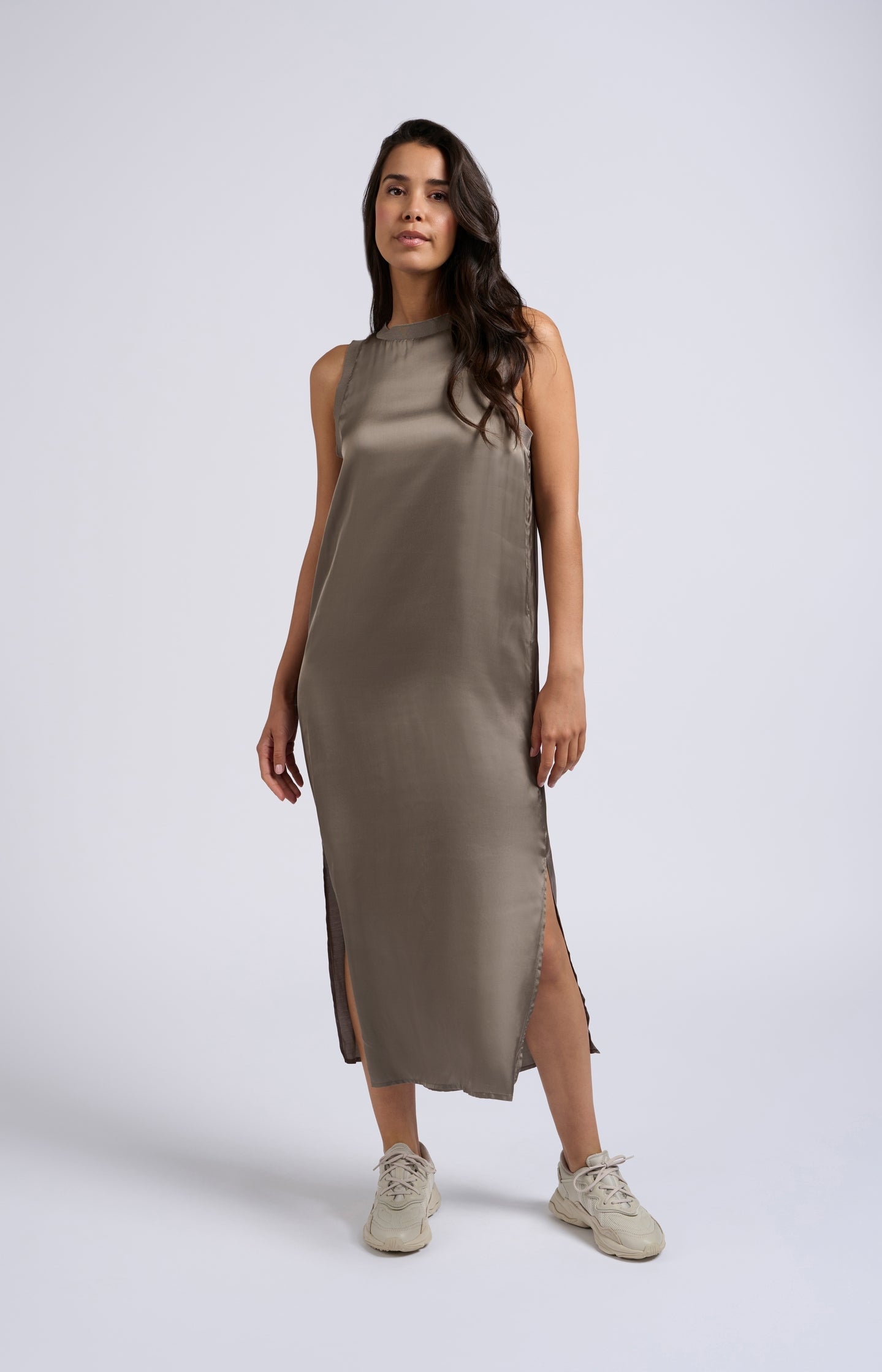 Satin sleeveless dress with ribbed detail