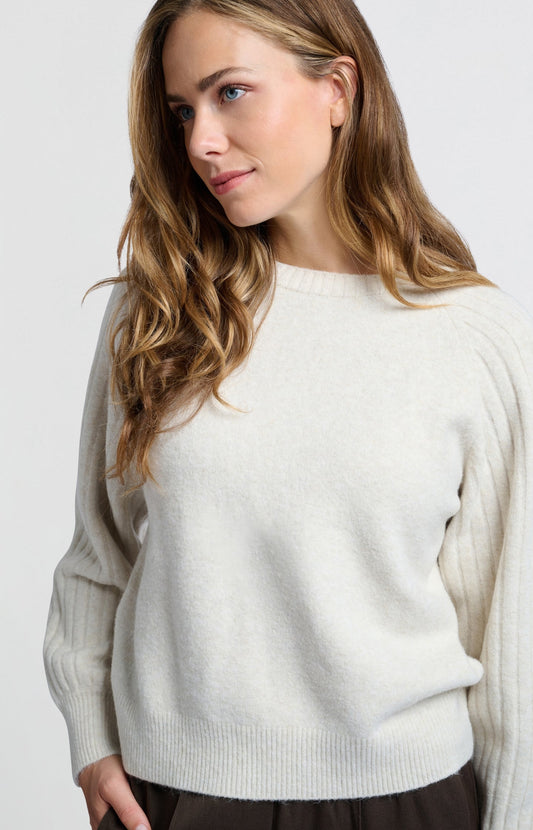 Soft ribbed sweater with round neck and long sleeves - Type: lookbook