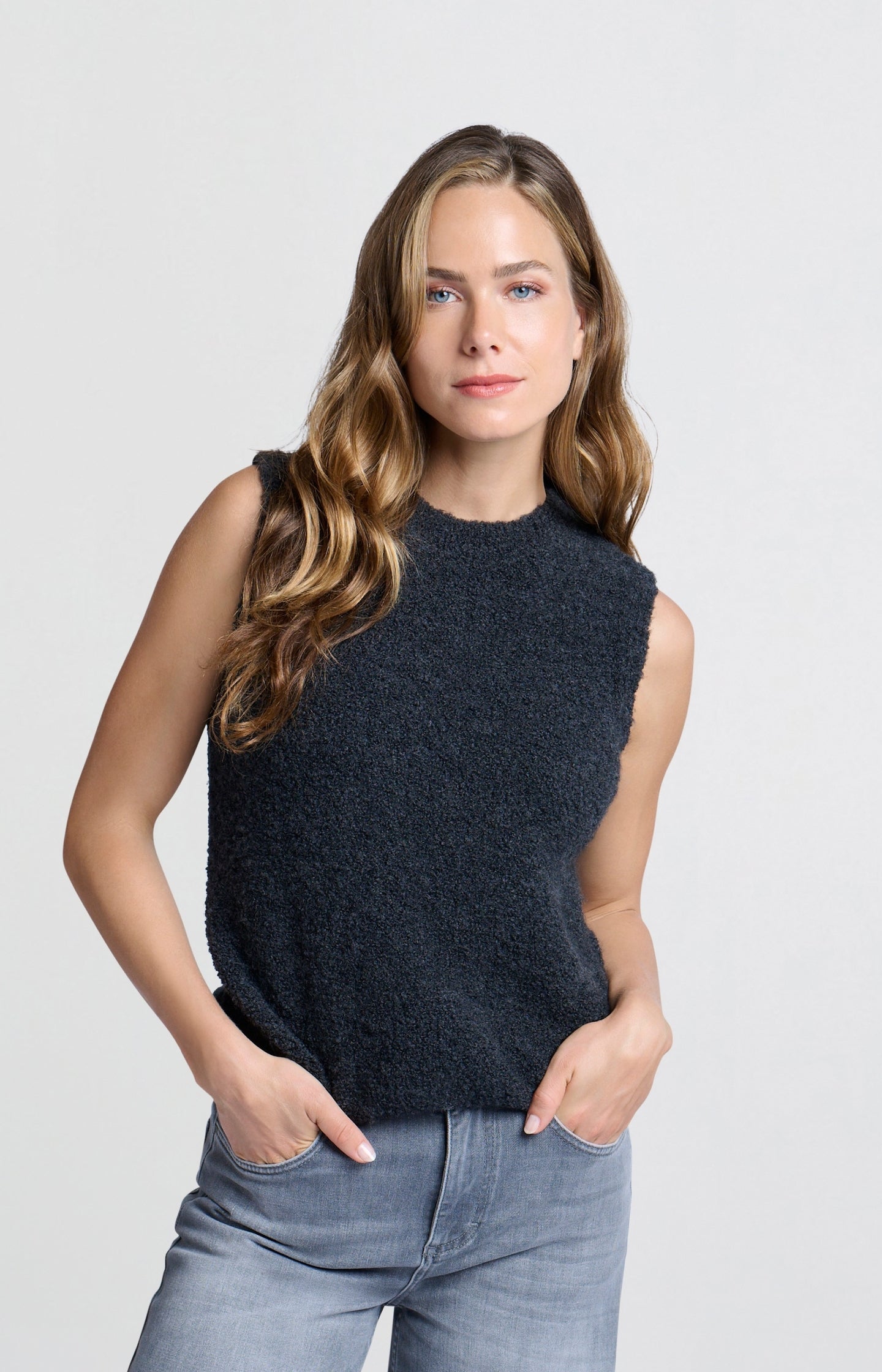 Soft sleeveless sweater with round neck and unique texture