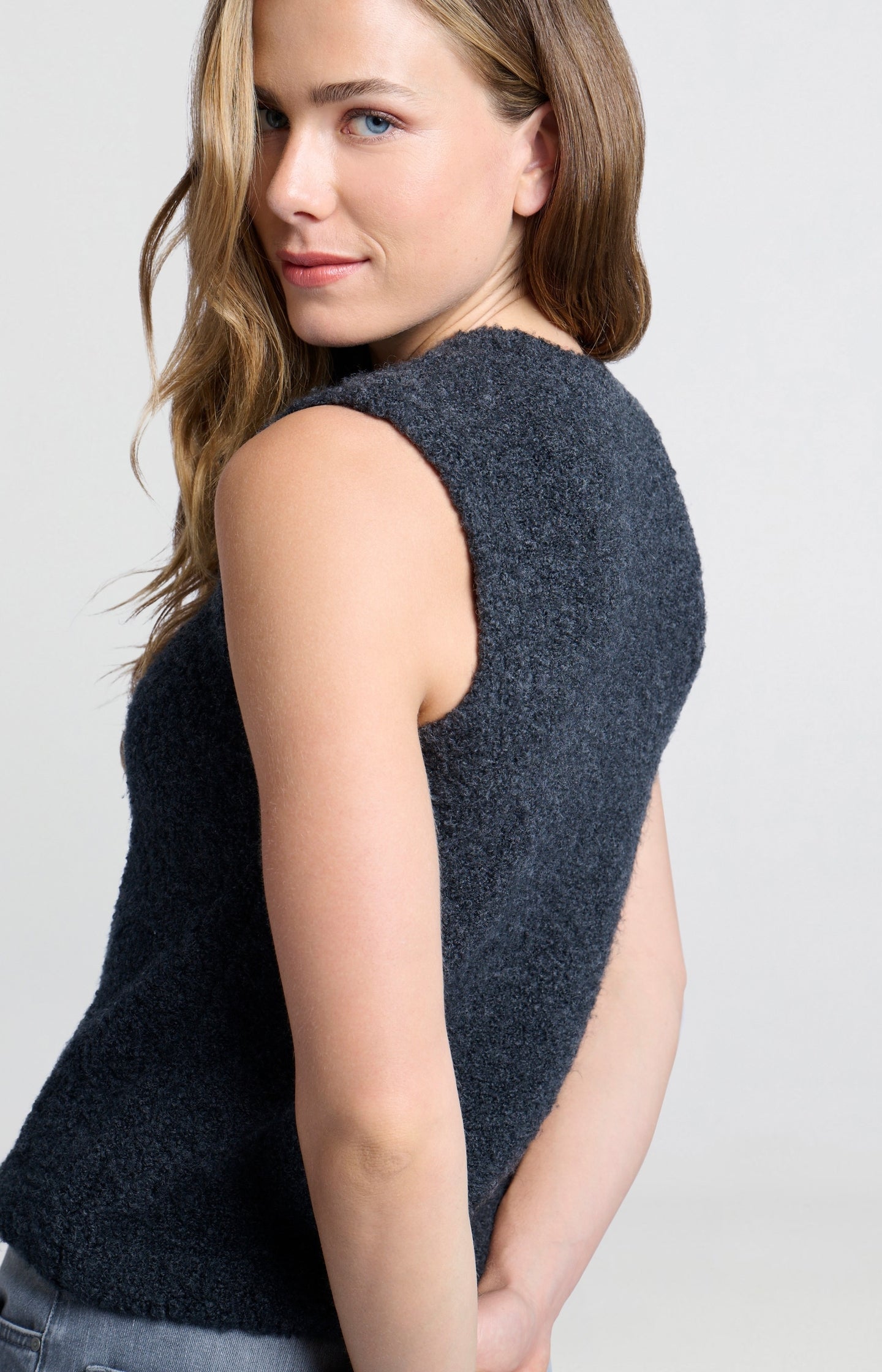 Soft sleeveless sweater with round neck and unique texture