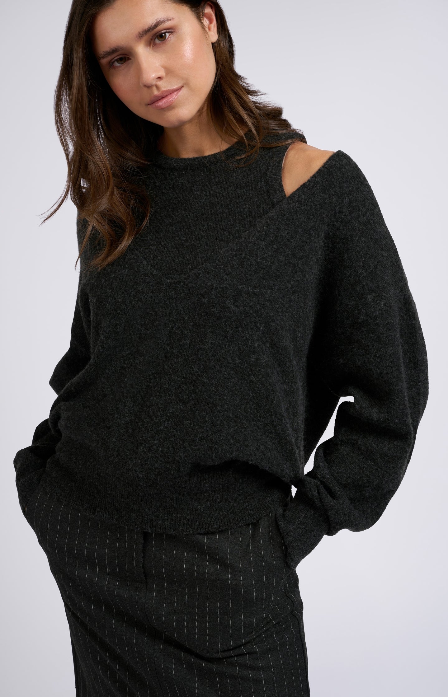 Soft V-neck sweater with matching top in loose fit