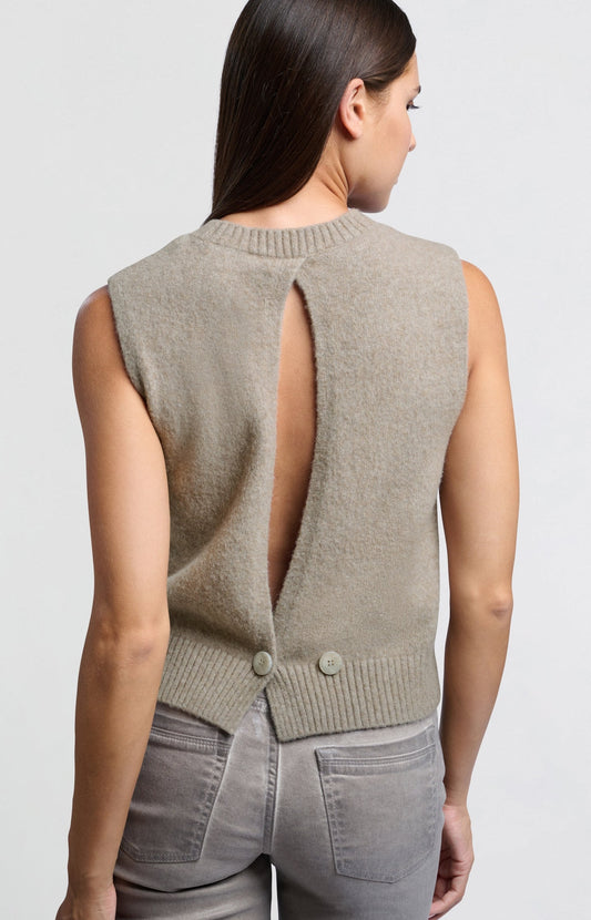 Soft vest with elegant open back and button closure - Type: lookbook