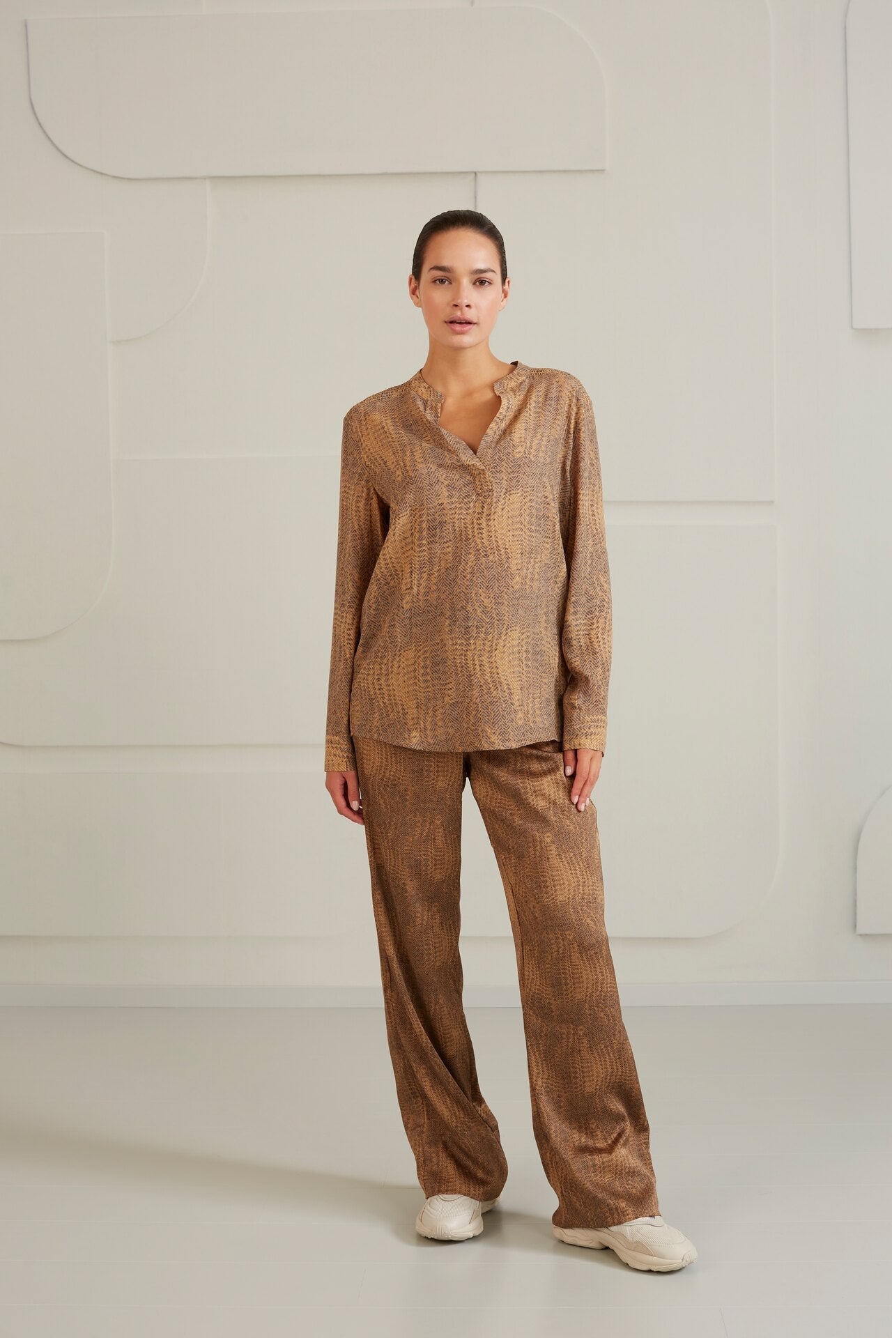Wide leg trousers with pockets, zip fly and snake print