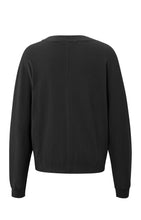 Load image into Gallery viewer, Batwing sweater with round neck and long sleeves - Black
