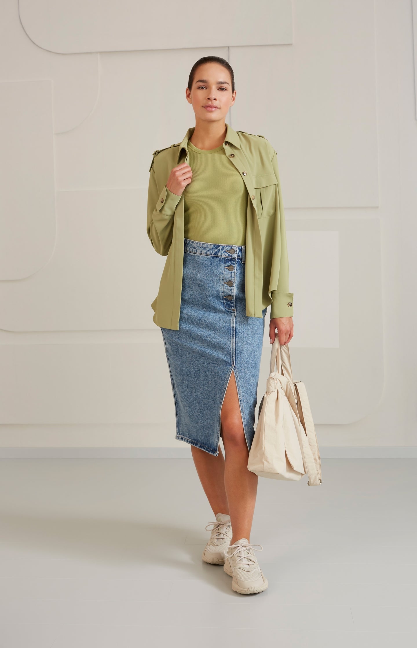 Cargo blouse with collar, long sleeves, buttons and pockets - Sage Green