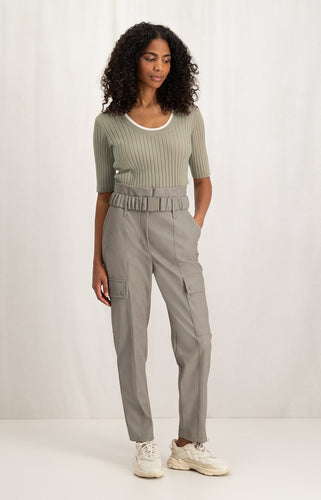 Cargo trousers with straight legs and belt in faux leather - Aluminium Beige - Type: closeup