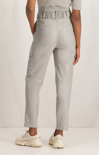 Cargo trousers with straight legs and belt in faux leather - Silver Lining Beige - Type: closeup