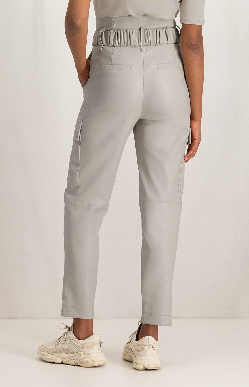 Cargo trousers with straight legs and belt in faux leather - Silver Lining Beige - Type: closeup