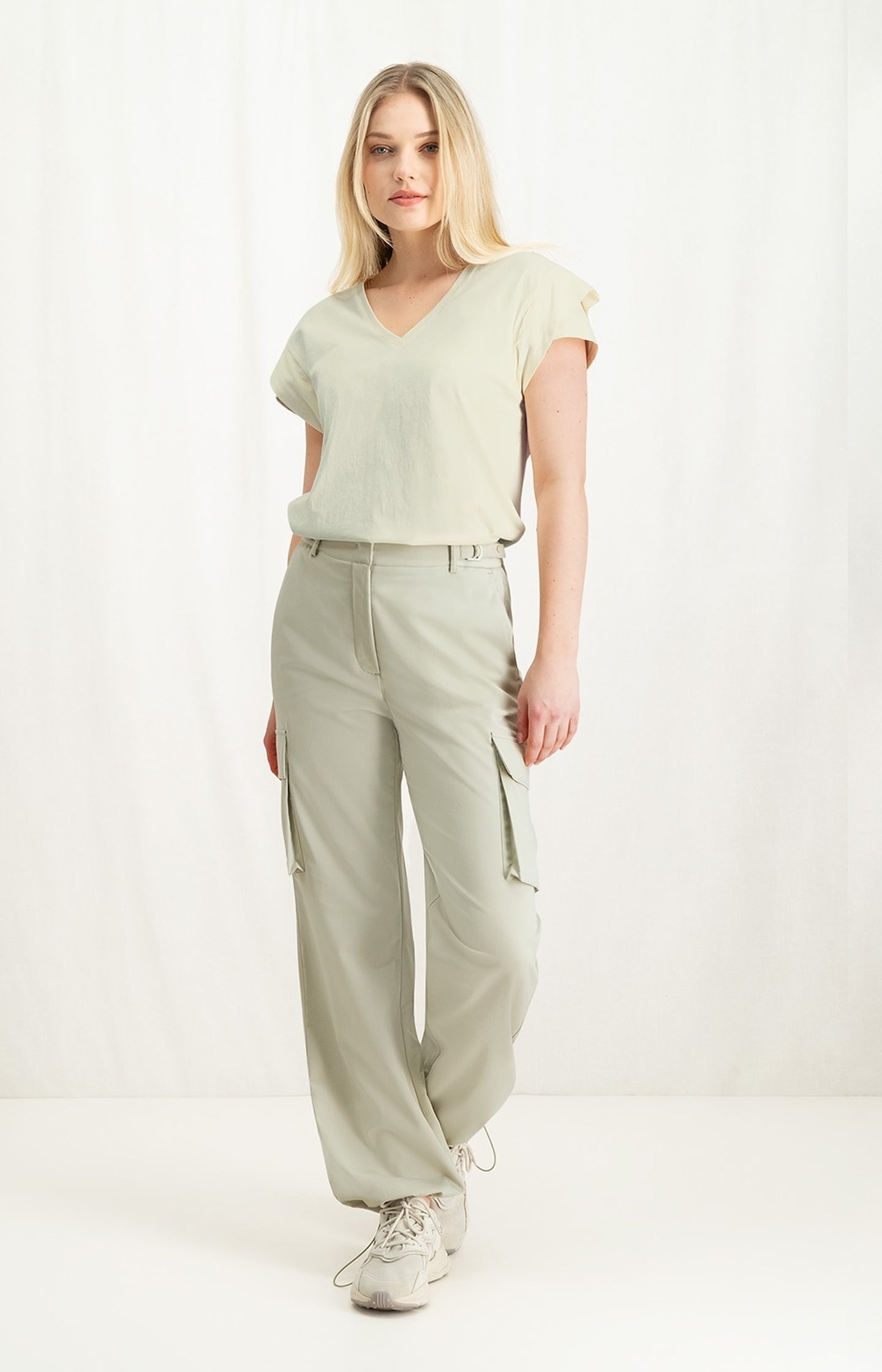 Cargo trousers with wide legs, pockets and waist details - Type: lookbook