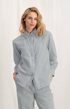 Load image into Gallery viewer, Cotton blouse with collar, long sleeves and buttons
