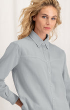 Load image into Gallery viewer, Cotton blouse with collar, long sleeves and buttons
