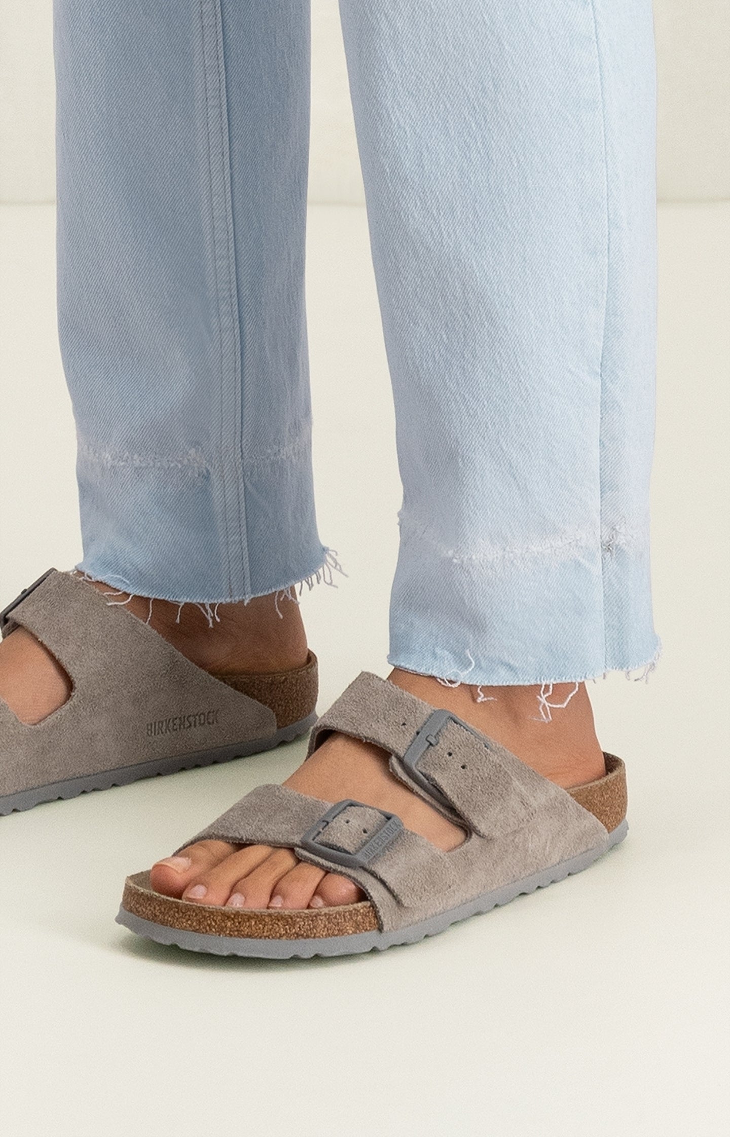 Denim in straight fit with pockets and frayed edges - Light Blue Denim