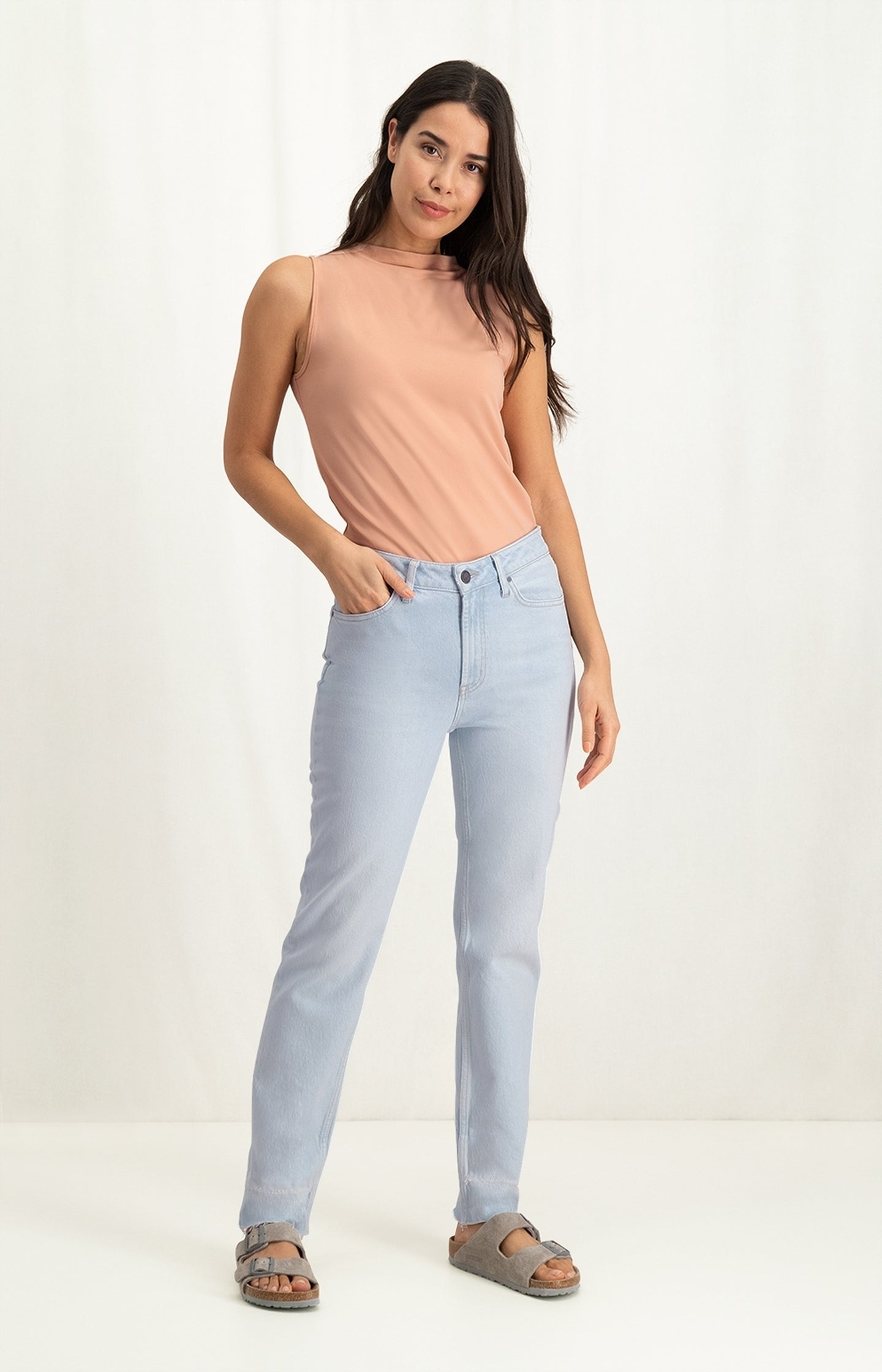 Denim in straight fit with pockets and frayed edges - Light Blue Denim