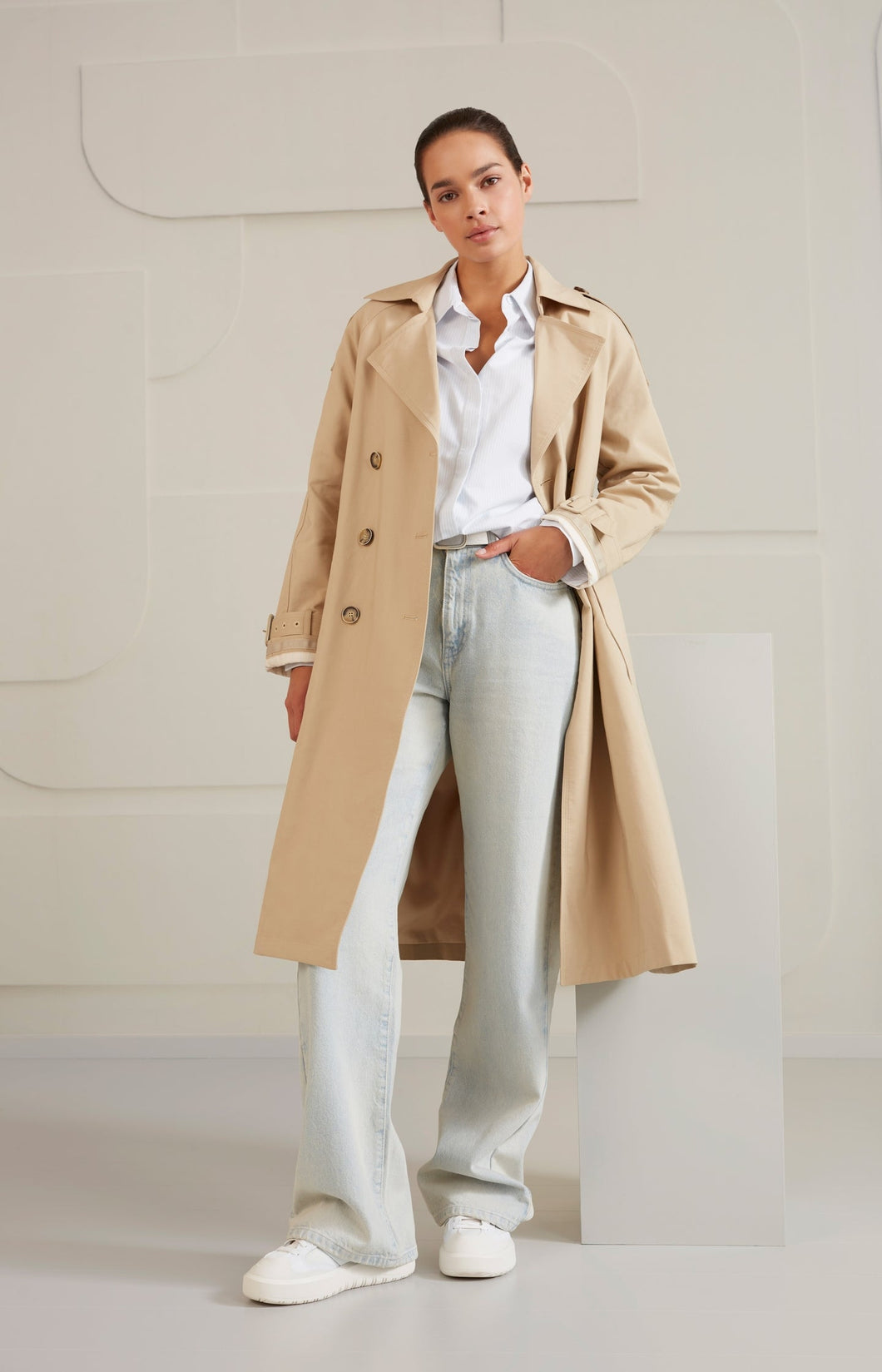 Double breasted trench coat with long sleeves, pockets and belt