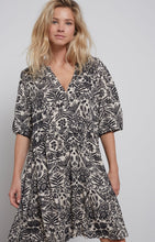 Load image into Gallery viewer, Dress with V-neck, mid-length sleeves and folklore print - Pumice Stone Sand Dessin
