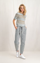 Load image into Gallery viewer, High waist denim with balloon legs and side pockets
