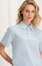 Load image into Gallery viewer, Jersey top with woven shirt collar, short sleeves and button - Type: lookbook
