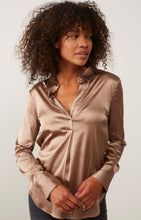 Load image into Gallery viewer, Satin pull on top with V-neck, collar and long sleeves - Shiny Brown - Type: lookbook

