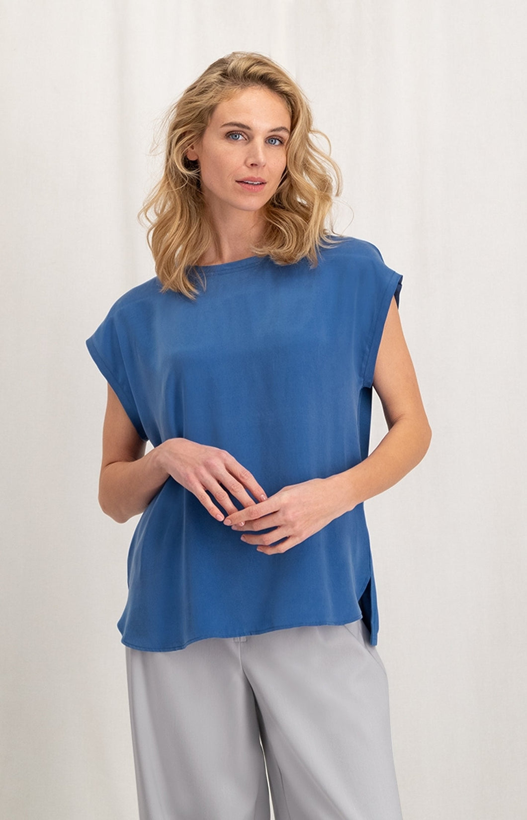 Sleeveless top with round neck in fabrix mix - Bright Cobalt Blue
