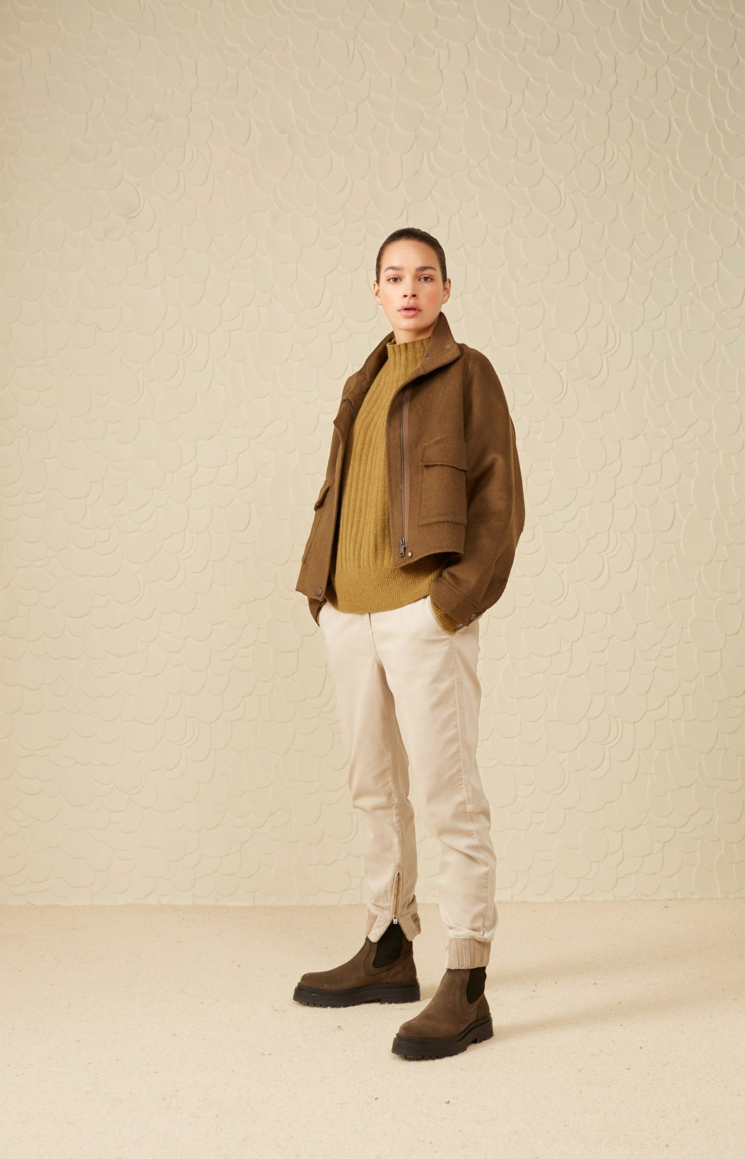 Soft cargo trousers with zip fly and pockets - Pure Cashmere Brown - Type: lookbook