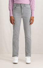 Load image into Gallery viewer, Straight fit denim with pockets and zip fly in slim fit
