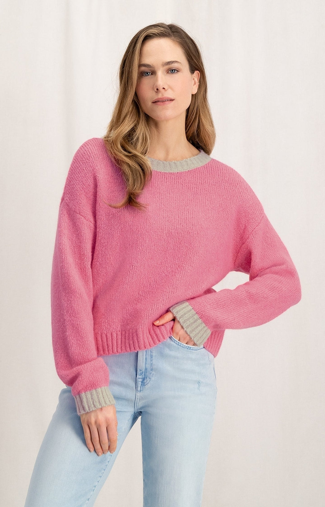 Sweater with round neck, long sleeves and dropped shoulders - Morning Glory Pink - Type: closeup