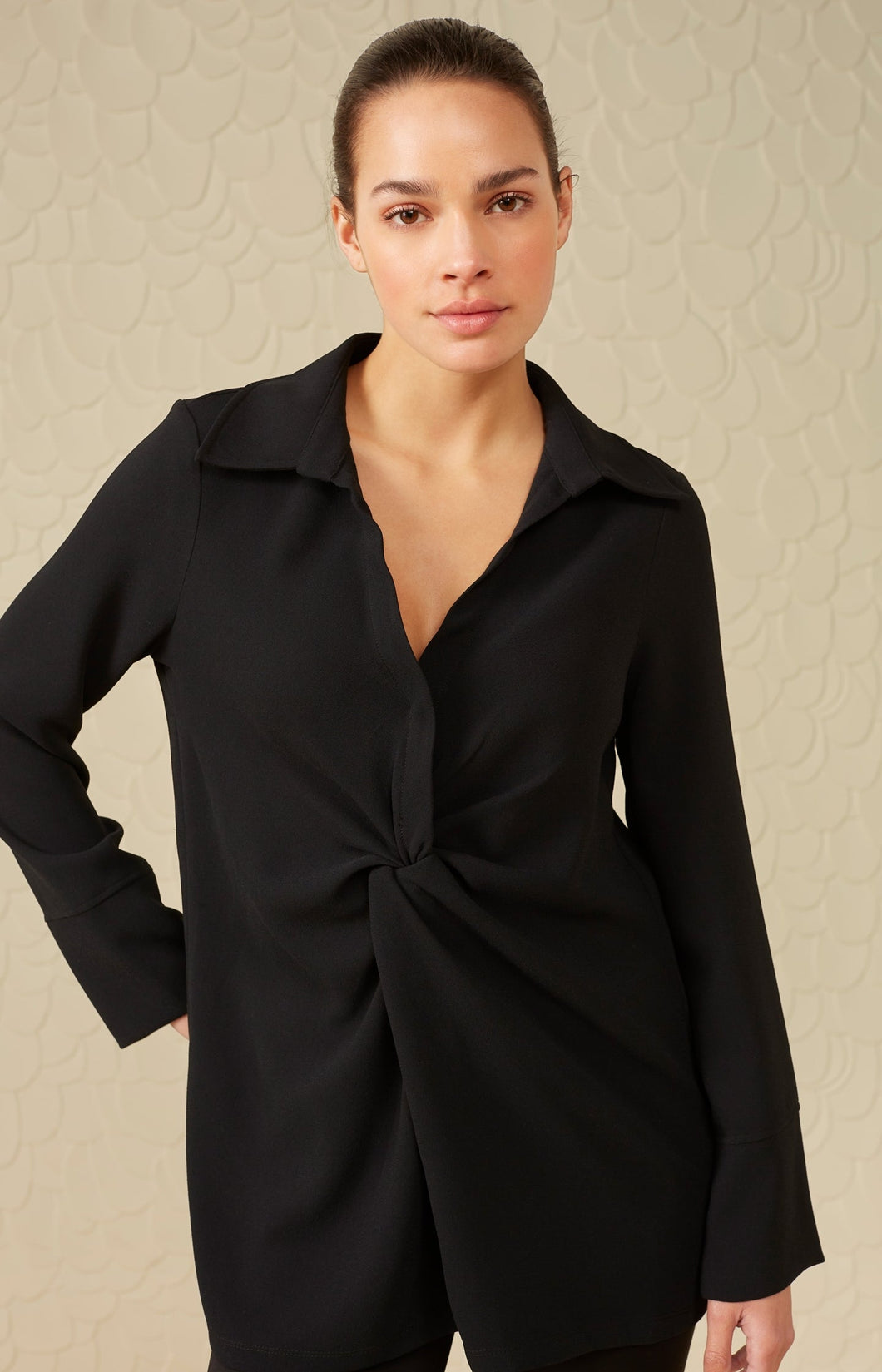 Woven top V-neck, long sleeves and knotted detail - Black